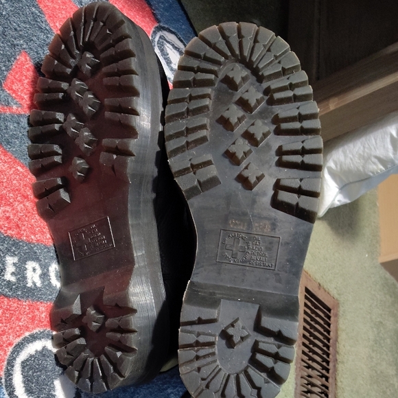 Dr. Martens Black Leather Platform Chelsea Boots with Shearling Trim - Picture 4 of 5